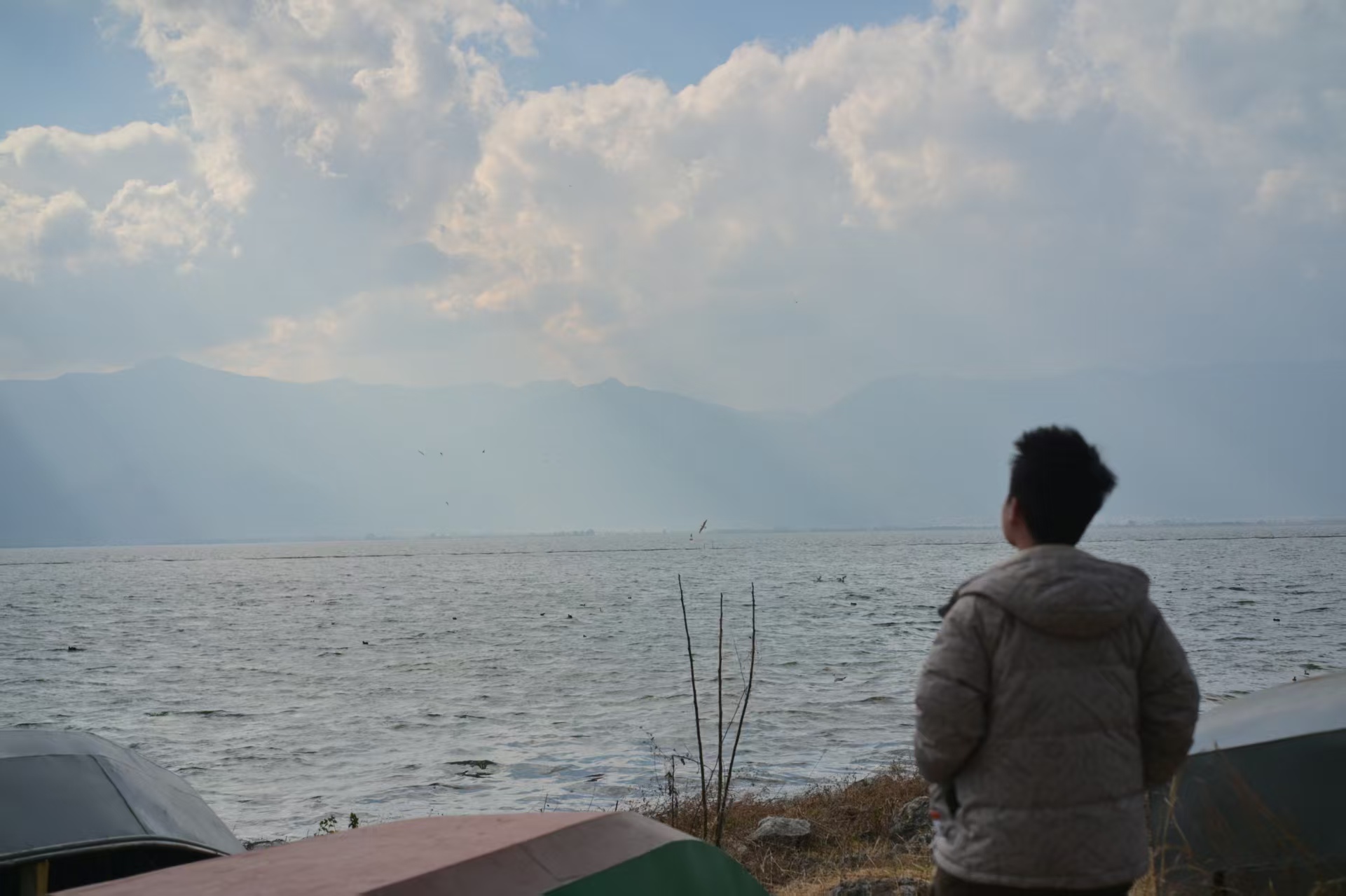 废弃船与丁达尔光